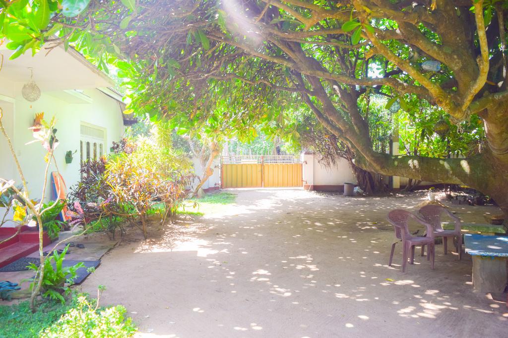 Shammie Guest House Hikkaduwa Extérieur photo
